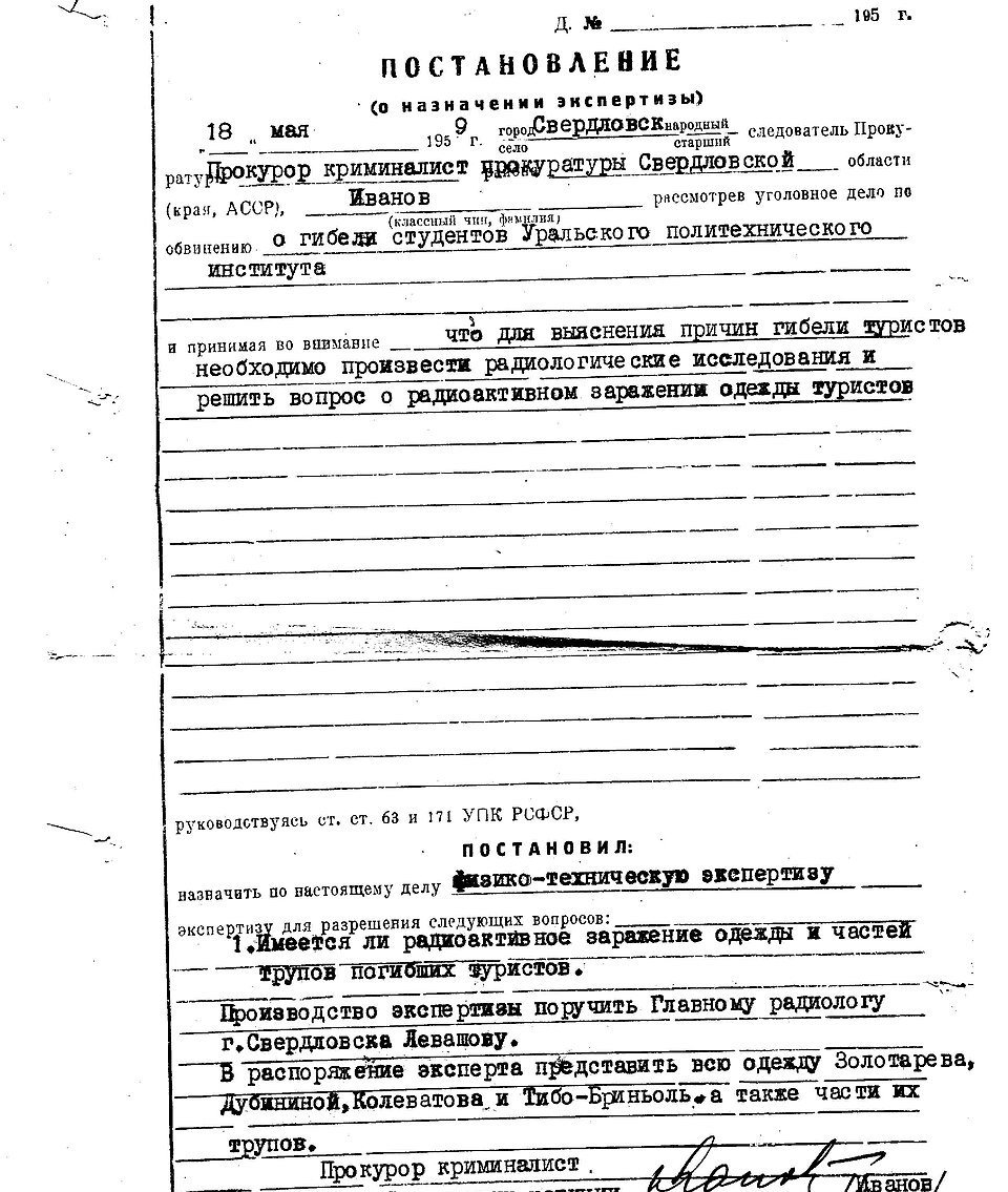 Formulário datilografado em russo, de 18 de maio de 1959, com o título Postanovlenie, determinação de perícia, assinado pelo promotor Ivanov, pedindo exame de contaminação radioativa nas roupas dos turistas