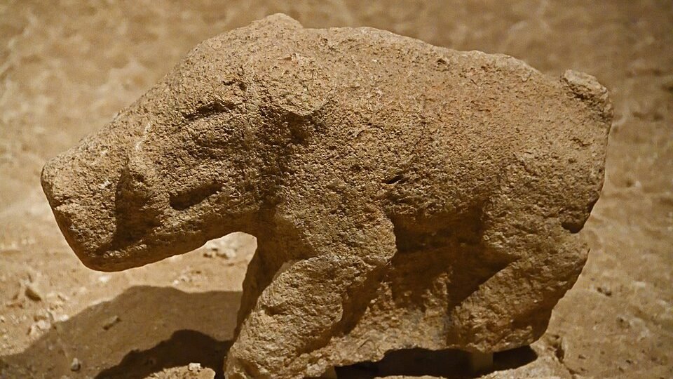 Photograph of the Göbekli Tepe boar statue at the Şanlıurfa Museum