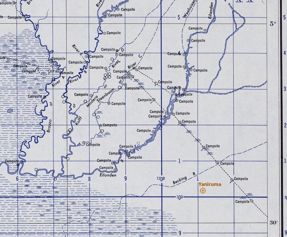 Recorte de mapa militar americano em azul, com o rio Eilanden e afluentes marcados por acampamentos de expedições, e o rio Becking desenhado em linha tracejada; um círculo âmbar marca a posição de Yaniruma